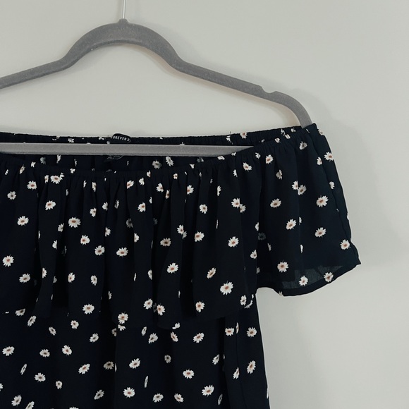 Forever 21 Tops - Off the Shoulder Floral Top